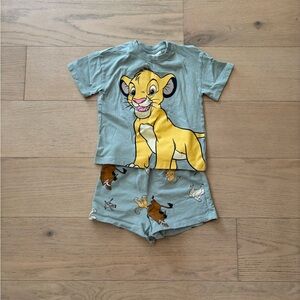 H&M toddler green Disney lion king short sleeve set, size US 2T